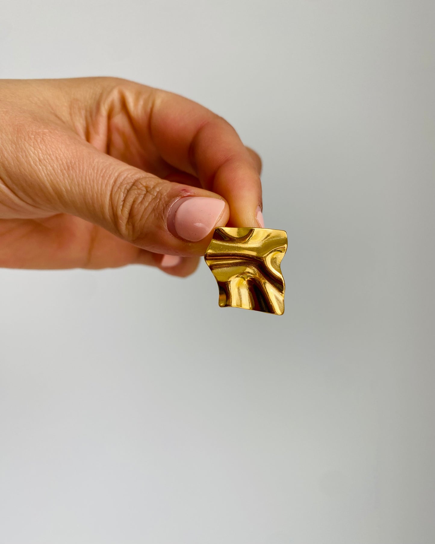 Wrinkled Stud Earrings