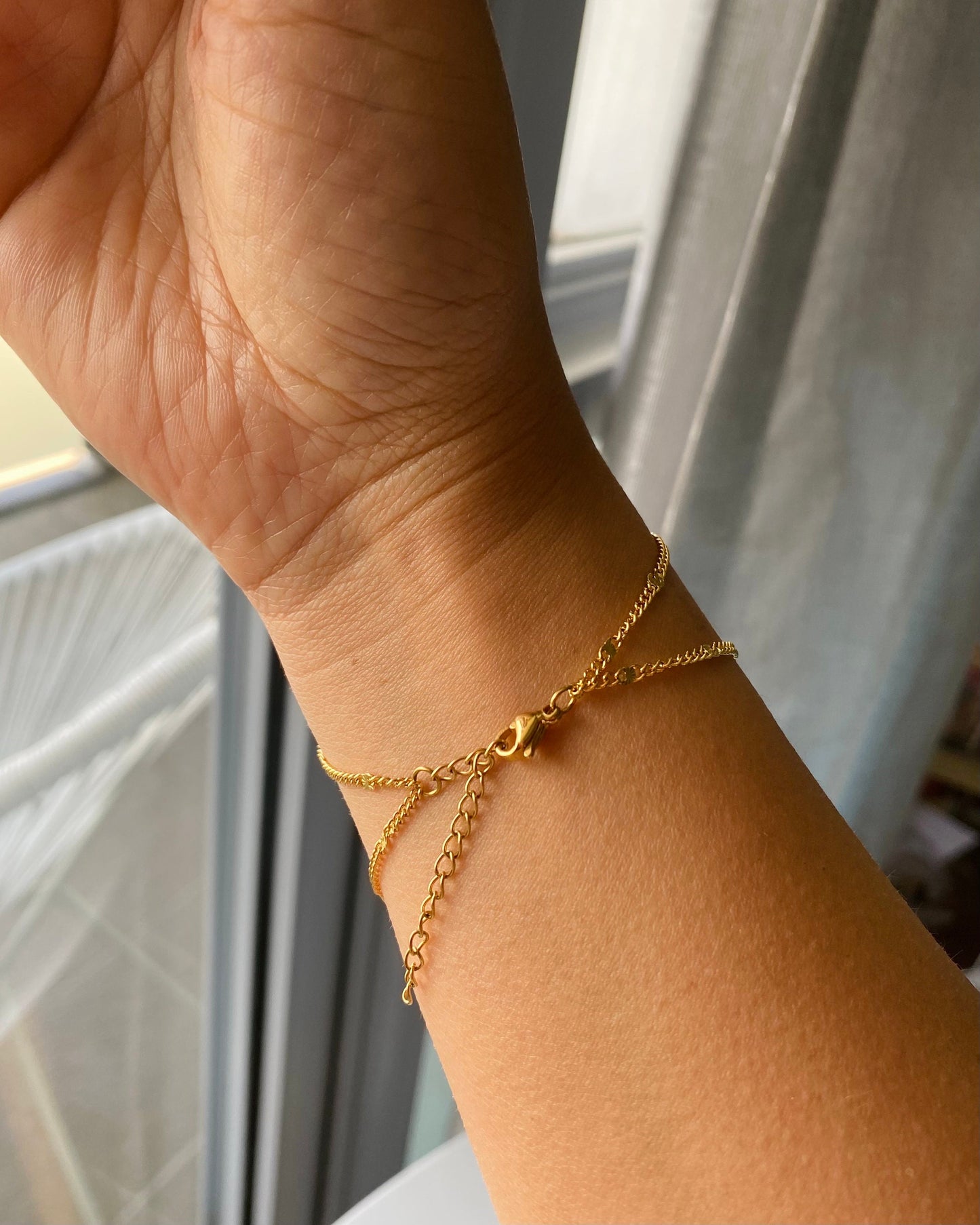 Sparkly 18K Gold Hand Chain